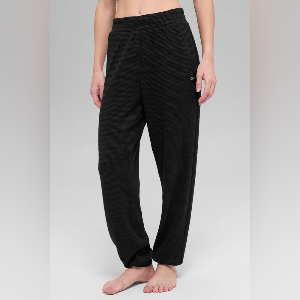 ALO YOGA | ✨NEW✨ Waffle Weekend Escape Jogger in Black